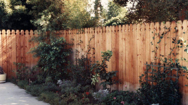 How Cedar Fence Panels Benefit Homeowners